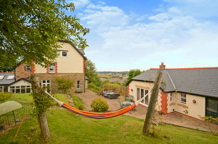 6 Bedroom Semi-Detached House To Rent In Corbar Road; Buxton., SK17