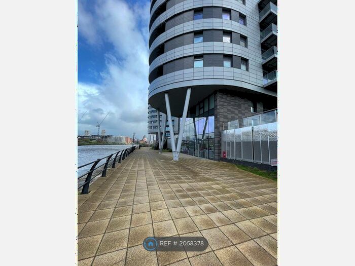 2 Bedroom Flat To Rent In Pomona Strand, Old Trafford, Manchester, M16