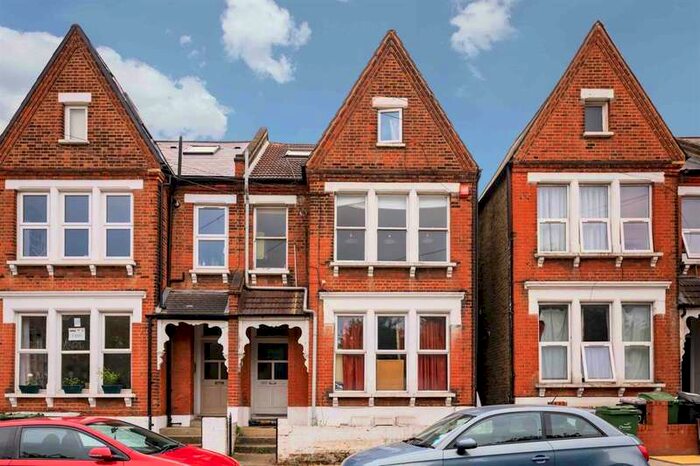 2 Bedroom Flat To Rent In Valley Road, London, SW16