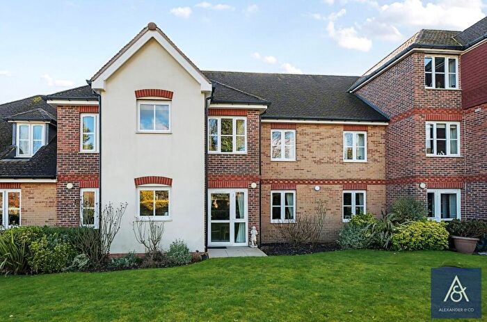 1 Bedroom Apartment For Sale In St Rumbolds Court, Brackley, Northants, NN13