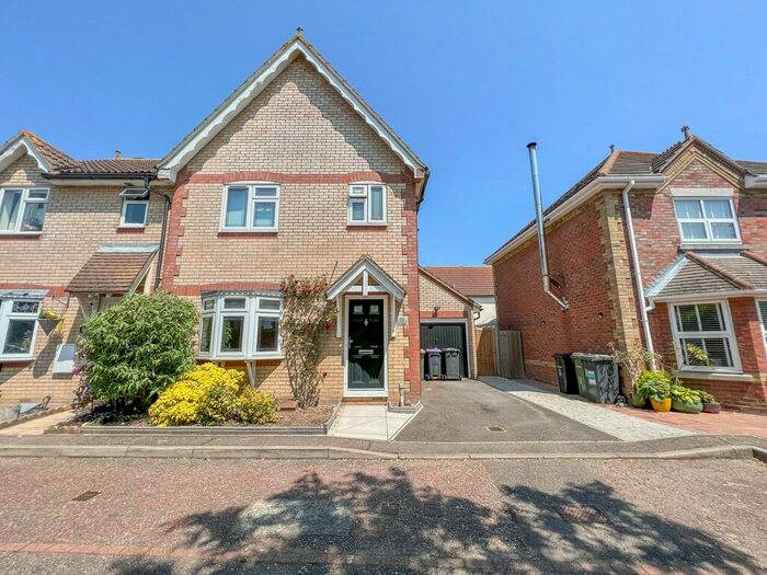 3 Bedroom Semi-Detached House For Sale In Wheatfields, Stambridge, Rochford, SS4