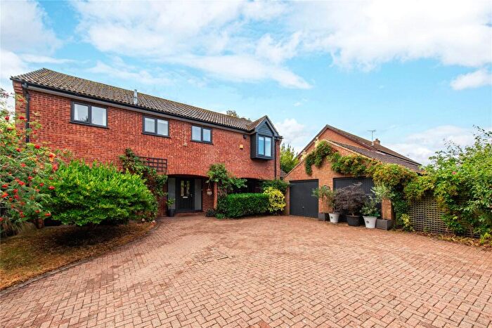 5 Bedroom Detached House For Sale In Tudor Gardens, Stony Stratford, Milton Keynes, Buckinghamshire, MK11