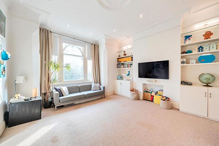 2 Bedroom Flat For Sale In Howitt Road, Belsize Park, NW3