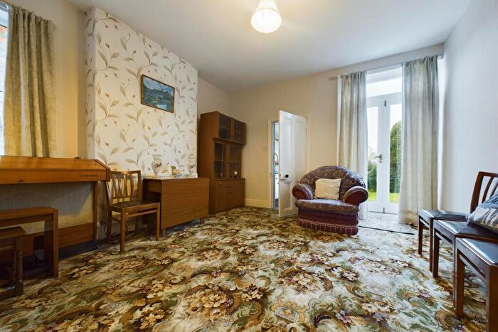 2 Bedroom Semi-Detached Bungalow For Sale In Wold Road, Barrow-upon-Humber, North Lincolnshire, DN19