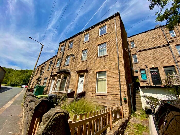 3 Bedroom House To Rent In Dale Street, Longwood, Huddersfield, HD3
