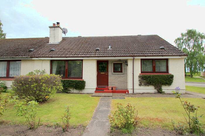 2 Bedroom Semi-Detached Bungalow For Sale In Woodlands Drive, Milton, IV18