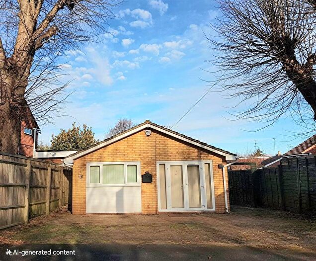 1 Bedroom Detached Bungalow For Sale In Lime Avenue, Luton, LU4