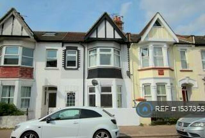 2 Bedroom Flat To Rent In Westborough Road, Westcliff-On-Sea, SS0