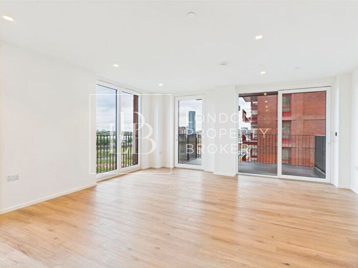 2 Bedroom Apartment To Rent In Barnacle House, Heron Wharf, E14