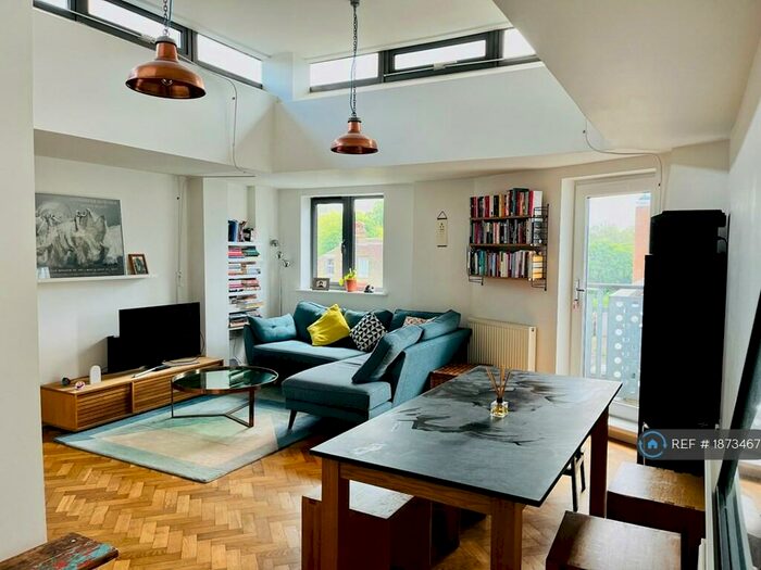 2 Bedroom Flat To Rent In Peckham Rye, London, SE15