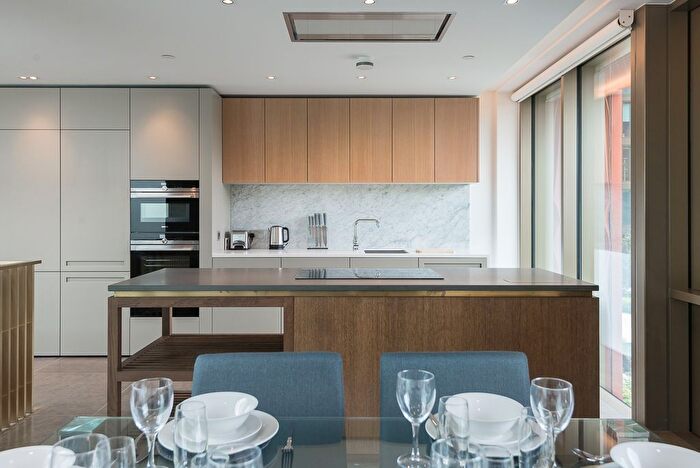 3 Bedroom Town House To Rent In Tapestry Apartments, Canal Reach, Kings Cross, N1C