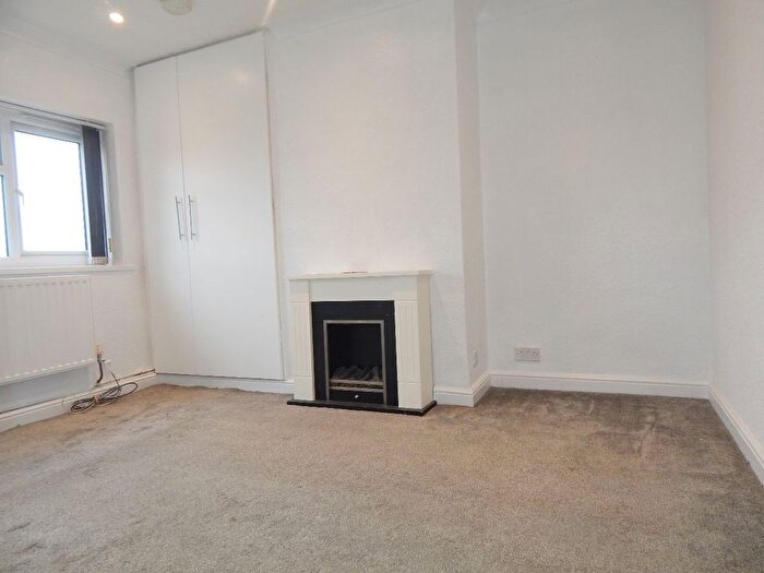 2 Bedroom Maisonette To Rent In Manor Way, Batley, WF17