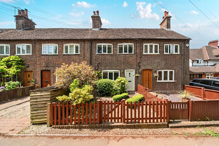 2 Bedroom Cottage For Sale In West Common, Harpenden, AL5