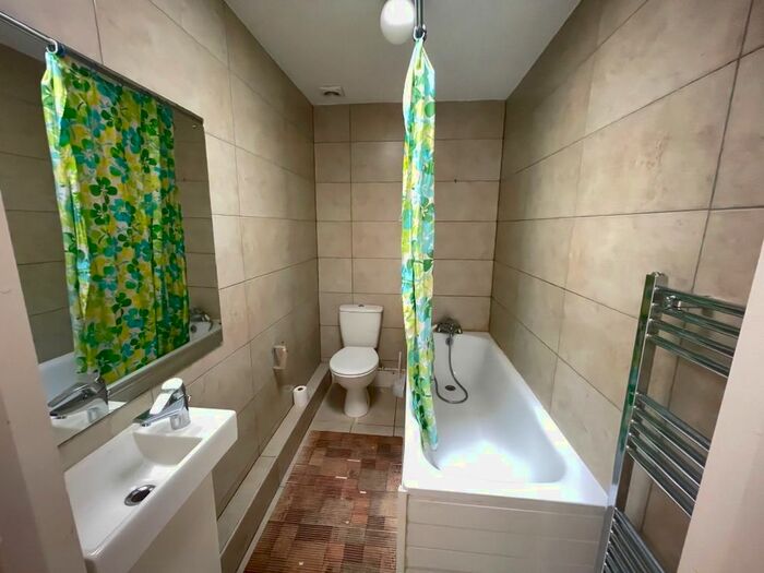 2 Bedroom Flat To Rent In High Street, London, HA8