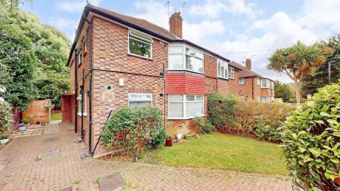 2 Bedroom Maisonette For Sale In Weston Gardens, Isleworth, TW7