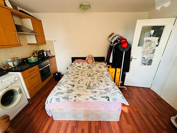 Block Of Flats To Rent In St Michaels Lane, Leeds, LS6