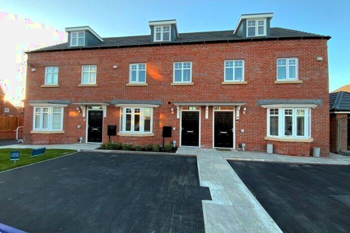 3 Bedroom Town House To Rent In Drey Close, Liverpool, L37