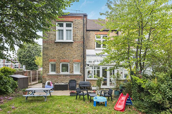 3 Bedroom Flat For Sale In Blake Hall Road, Wanstead, E11