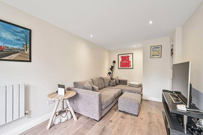 3 Bedroom Terraced House For Sale In Linksway, Hendon, London, NW4