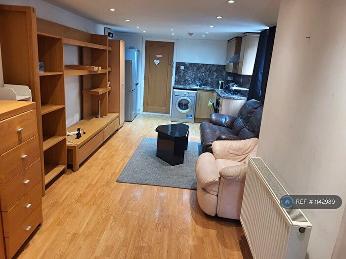 1 Bedroom Flat To Rent In Clive Street, Cardiff, CF11