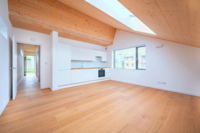 3 Bedroom Flat To Rent In Chobham Road, Stratford, London, E15