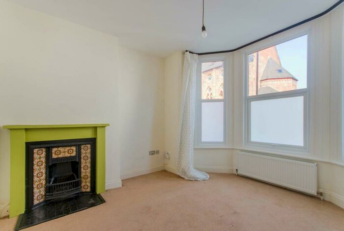 2 Bedroom Flat To Rent In Waldegrave Road, Crystal Palace, London, SE19