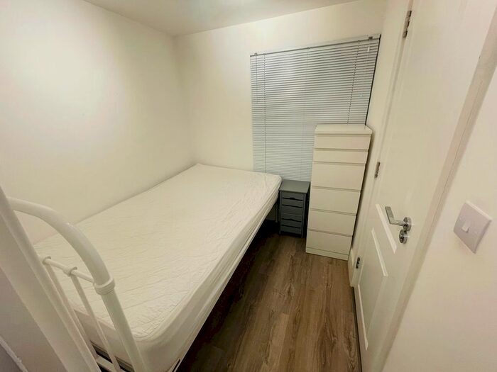 1 Bedroom Flat To Rent In Rita Road, London, SW8