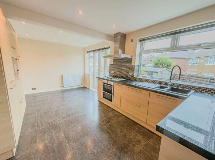 3 Bedroom Flat To Rent In Ingestre Road, London, NW5