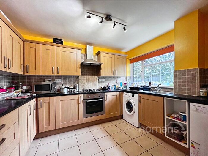 3 Bedroom Detached House For Sale In Woburn Avenue, Farnborough, Hampshire, GU14