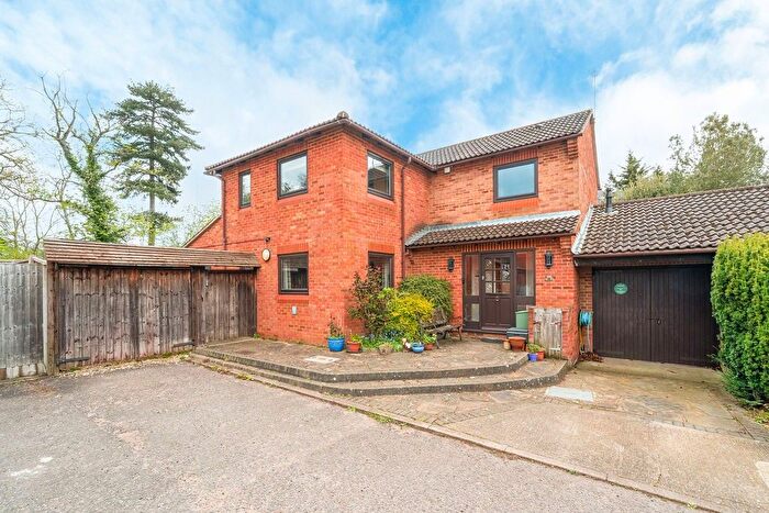 5 Bedroom Detached House For Sale In August End, George Green, Slough, SL3