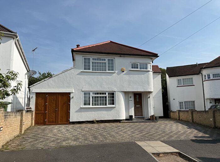 4 Bedroom Detached House For Sale In Whitegate Gardens, Harrow, HA3