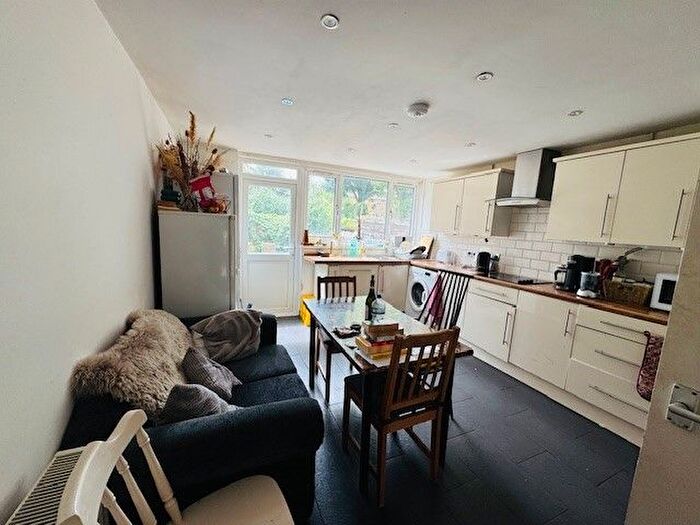 4 Bedroom Town House To Rent In Goldman Close, Shoreditch, E2