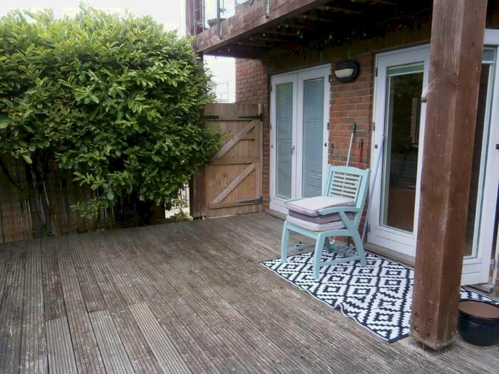 1 Bedroom Flat To Rent In Ringlet Road, St. Marys Island, Chatham, ME4