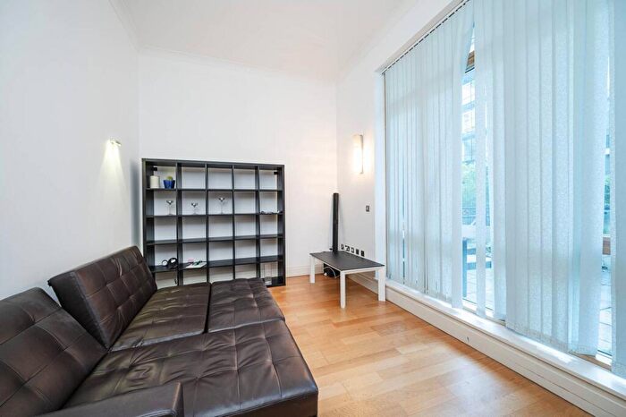 2 Bedroom Flat For Sale In Tudor Street, Islington, London, EC4Y