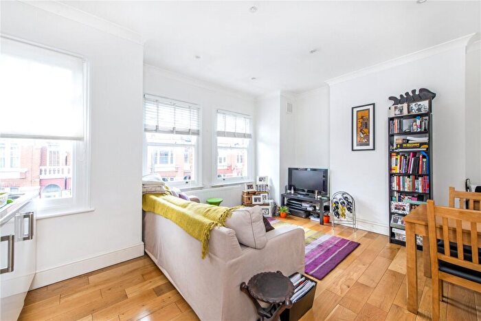 2 Bedroom Terraced House To Rent In Dinsmore Road, London, SW12
