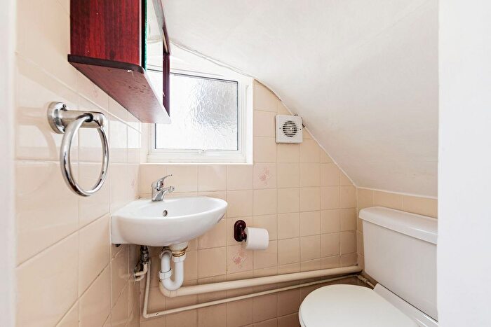 3 Bedroom Semi Detached House For Sale In Heming Road, Edgware, HA8