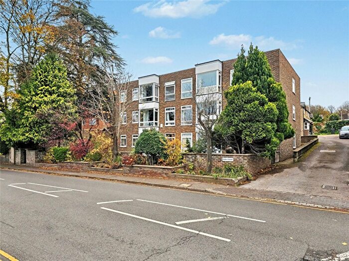 2 Bedroom Flat To Rent In East Street, Farnham, Surrey, GU9