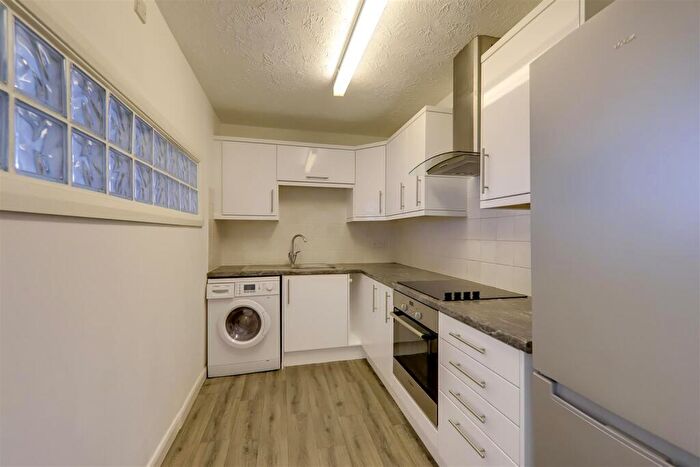 1 Bedroom Flat For Sale In Dominion Road, Worthing, BN14