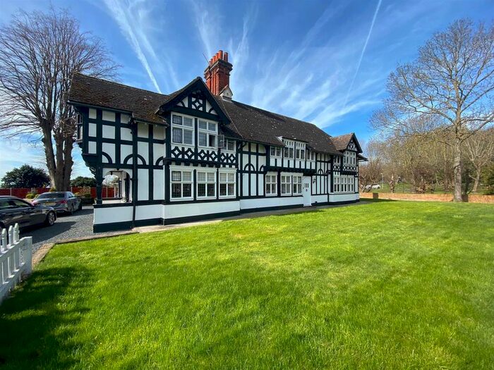 5 Bedroom Detached House To Rent In Great Warley Street, Great Warley, Brentwood, CM13