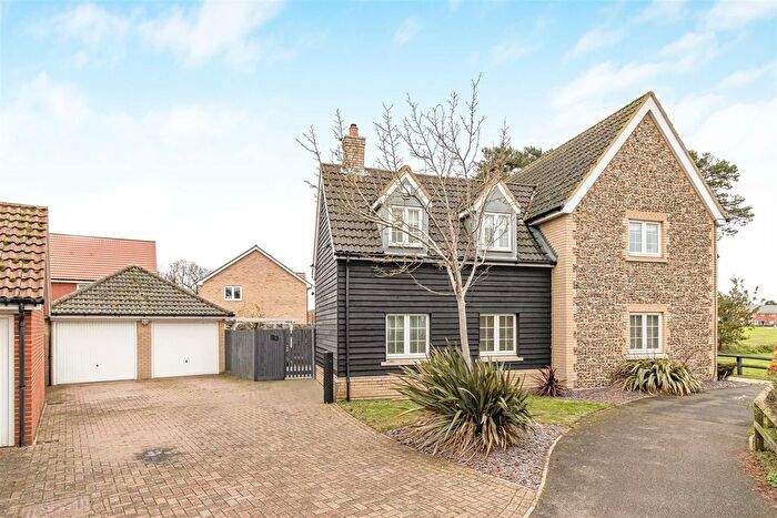 4 Bedroom Detached House For Sale In Parsley Close, Red Lodge, Bury St. Edmunds, IP28