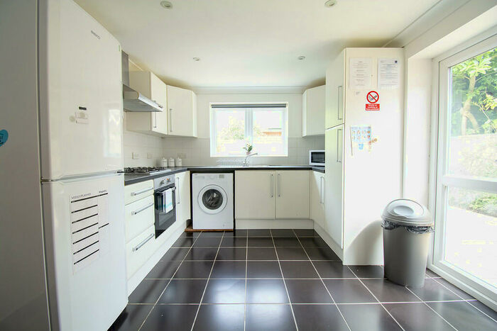 5 Bedroom Detached House To Rent In Cardigan Road, Winton, BH9