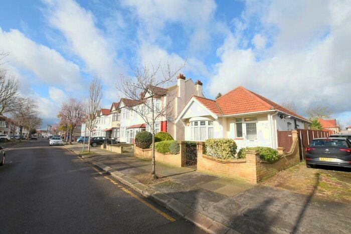 2 Bedroom Detached Bungalow To Rent In Newbury Road, Ilford, IG2