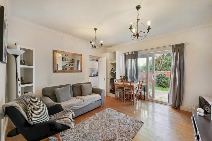 1 Bedroom Flat To Rent In South Norwood Hill, London, SE25