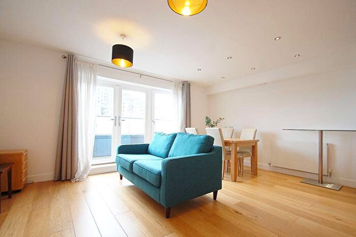 1 Bedroom Flat To Rent In Chatfield Road, Battersea, London, SW11