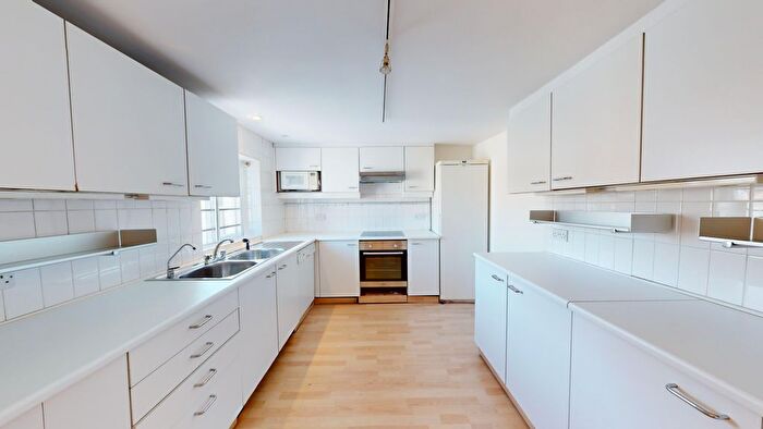 2 Bedroom Flat To Rent In Marine Parade, Brighton, BN2