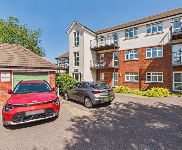 2 Bedroom Flat For Sale In Hawkes Court, Chesham, Buckinghamshire, HP5
