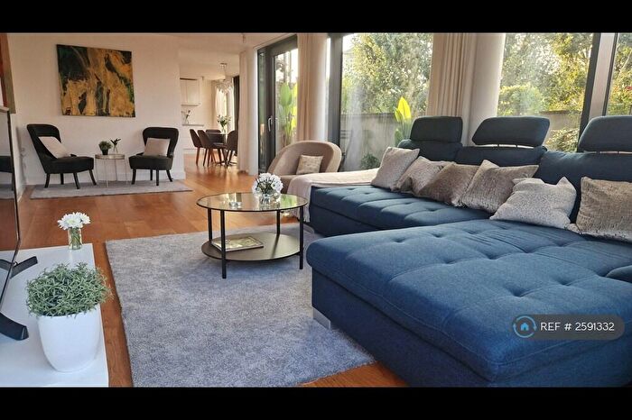 2 Bedroom Penthouse To Rent In Shad Thames, London, SE16