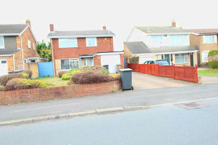 3 Bedroom Detached House To Rent In Emerald Road LU4