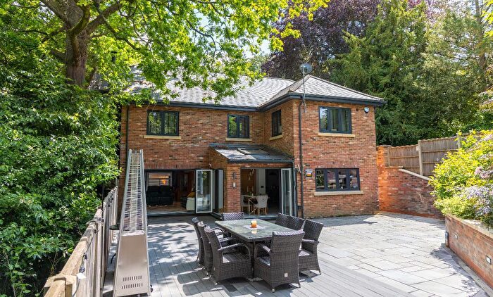 5 Bedroom Detached House For Sale In Wild Cherry Drive, Luton, Bedfordshire, LU1