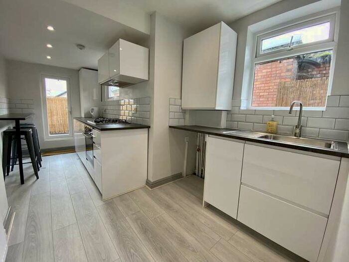 4 Bedroom Apartment To Rent In Central Buildings, Kingsway, Burnage, M19